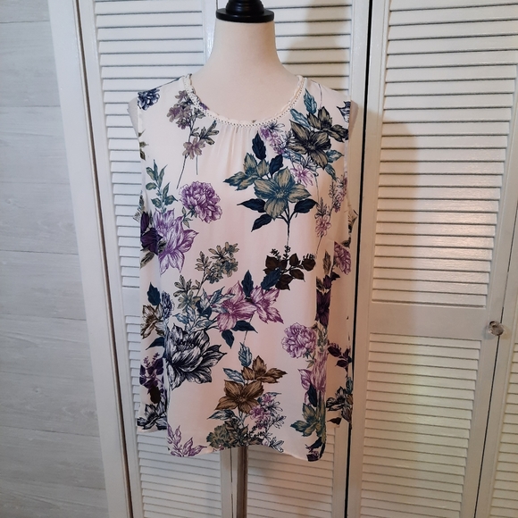 Talbots Tops - Talbots floral sleeveless blouse top sz L